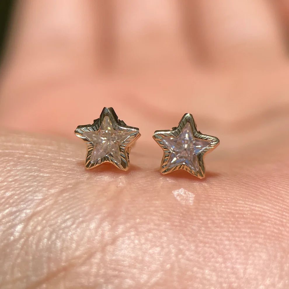 Broqueles Estrella Diamantada en Oro Amarillo 14k con Circonia Cod.BO045