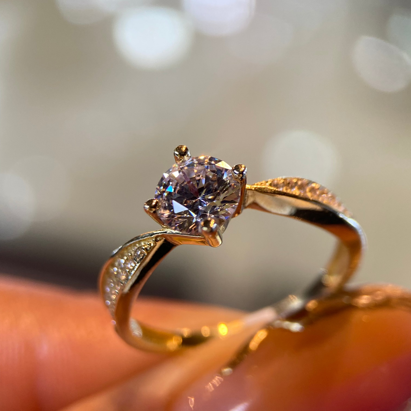 Anillo de compromiso en oro