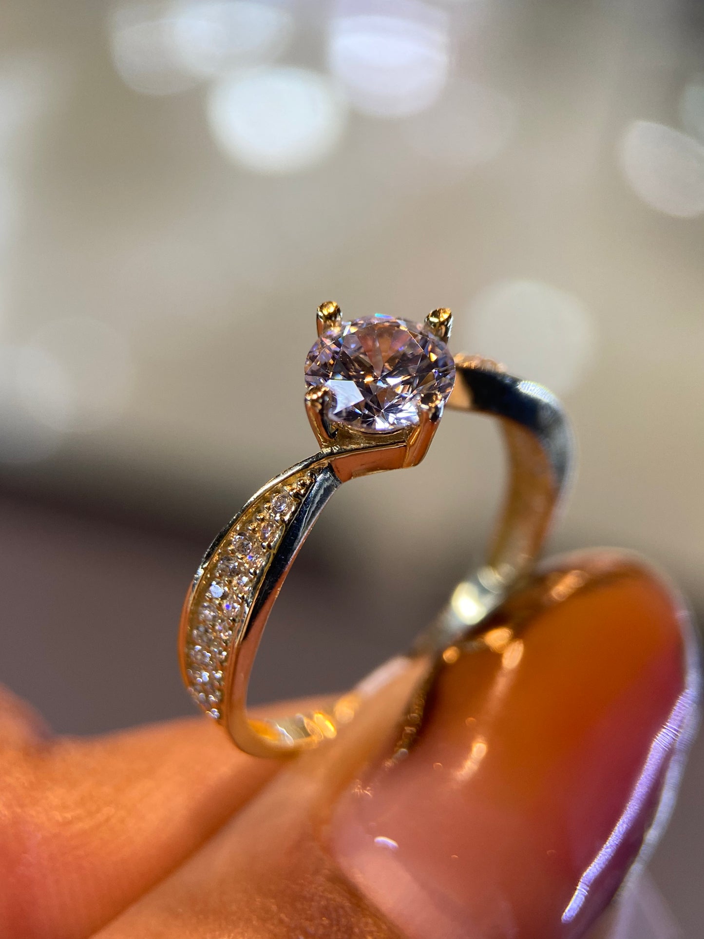 Anillo de compromiso en oro