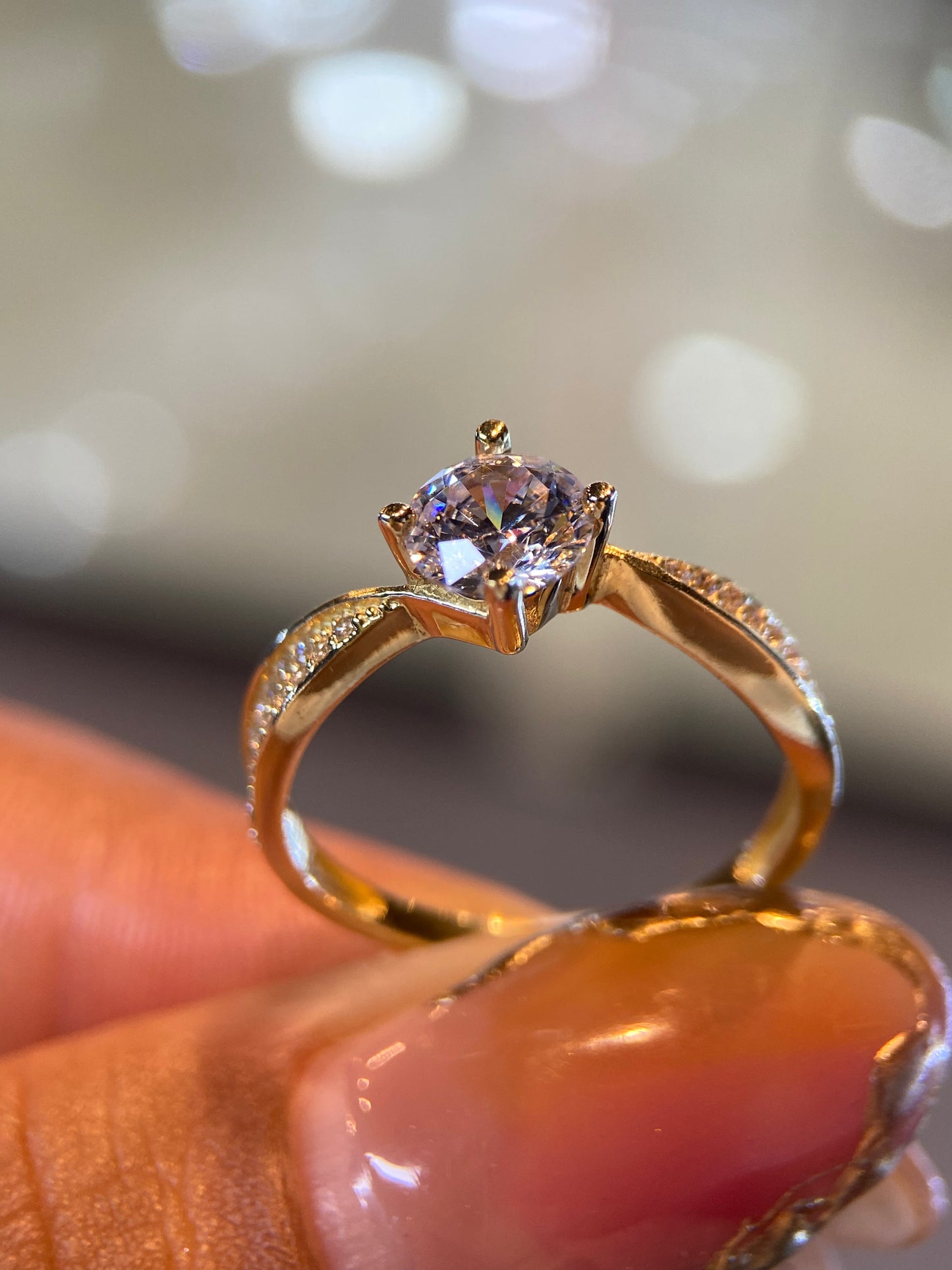 Anillo de compromiso en oro