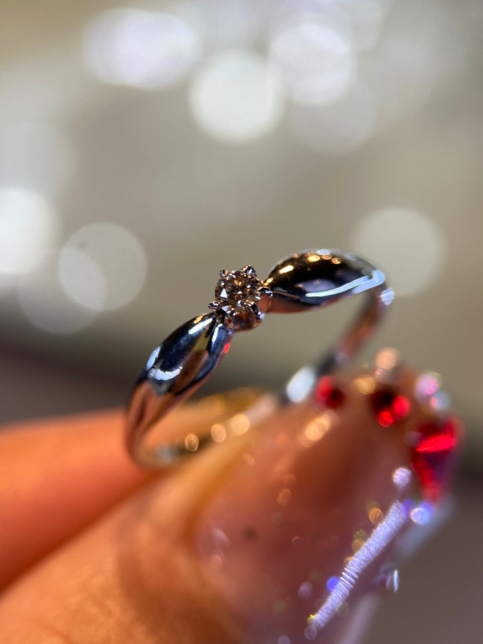 Anillo en Oro Blanco de 14k con Diamante Natural .08cts  Mod: OF1763