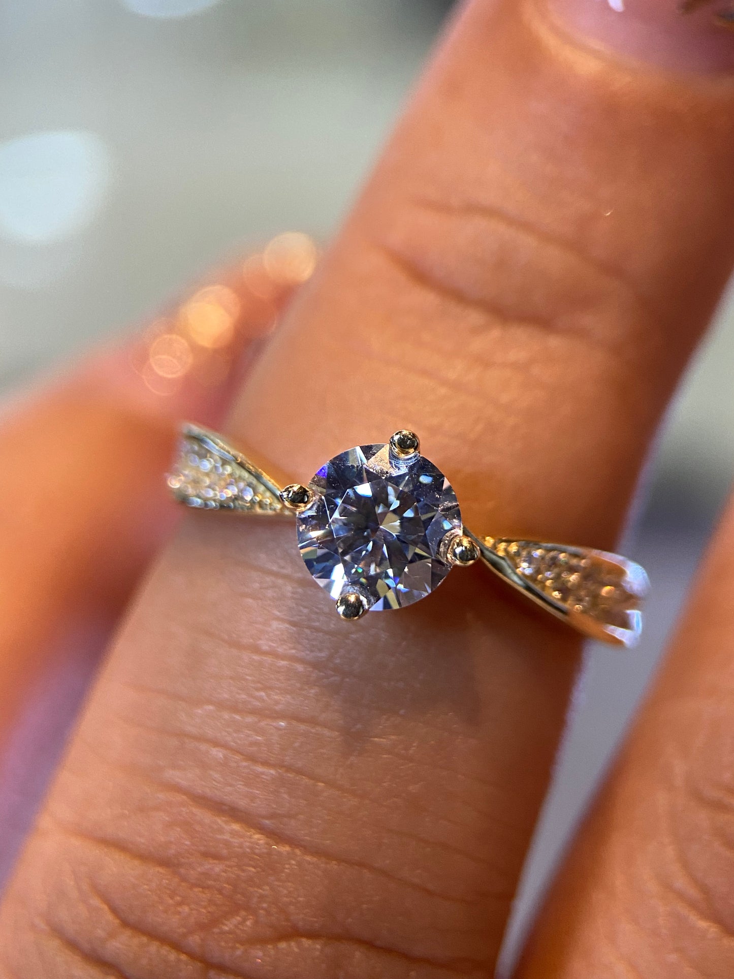 Anillo de compromiso en oro