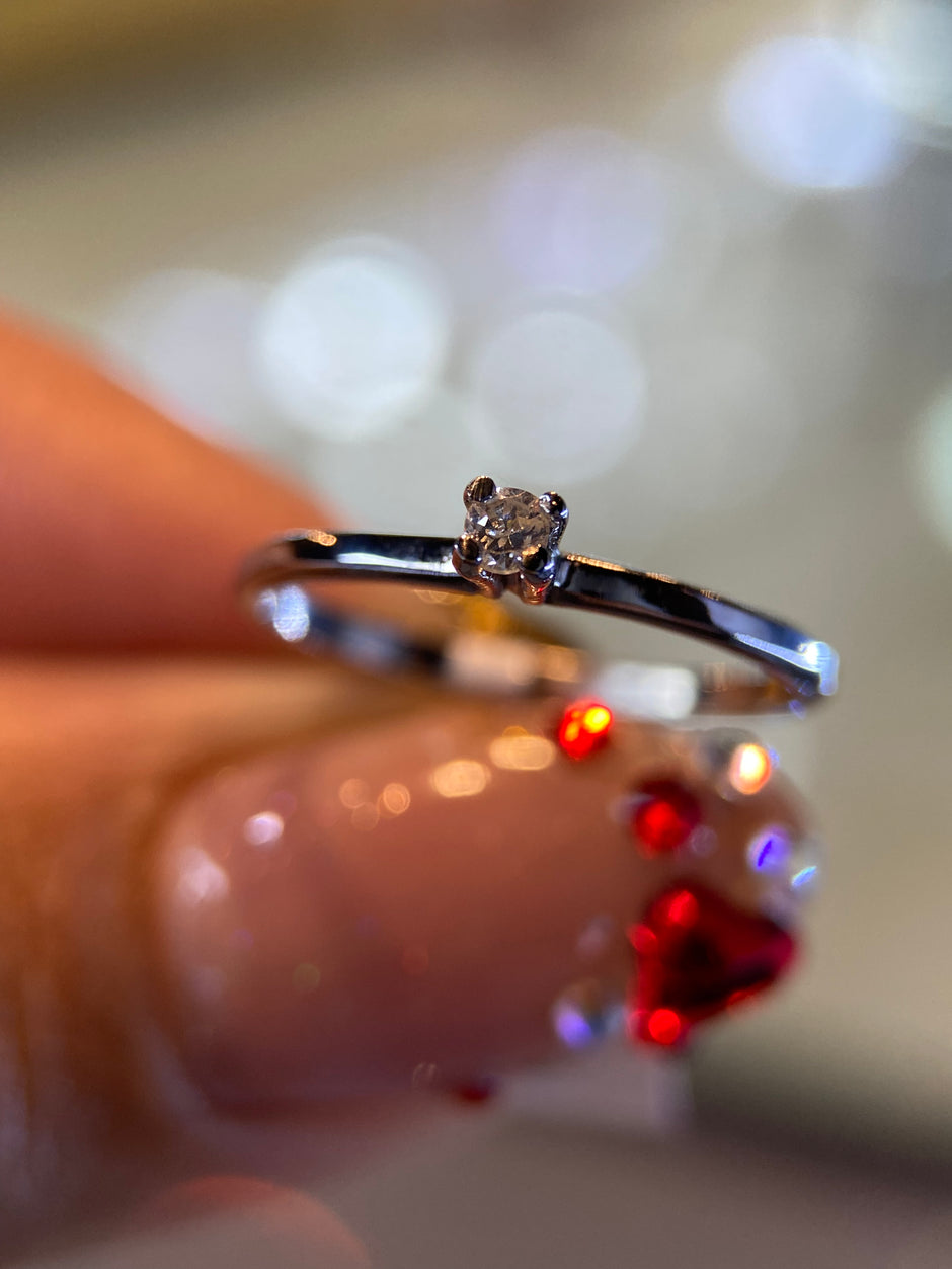 Anillo en Oro Blanco de 14k con Diamante Natural .06cts  Mod: OF2146