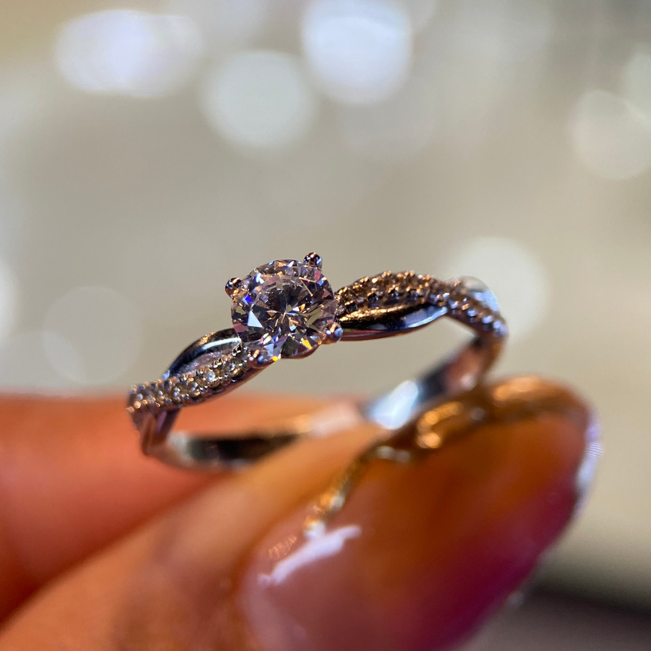 Anillo de compromiso en oro