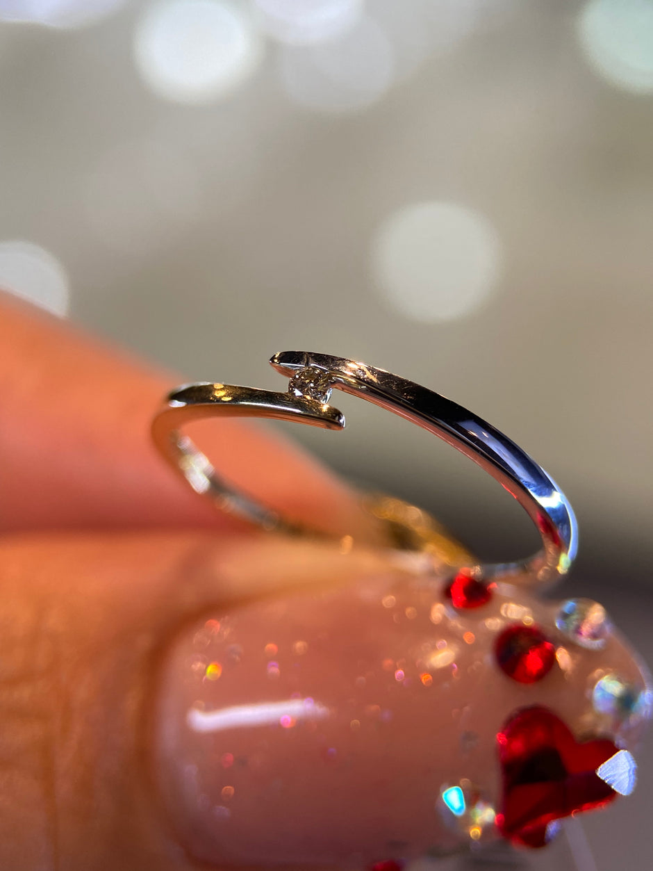 Anillo en Oro Amarillo - Blanco de 14k con Diamante Natural .03cts  Mod: OF2065