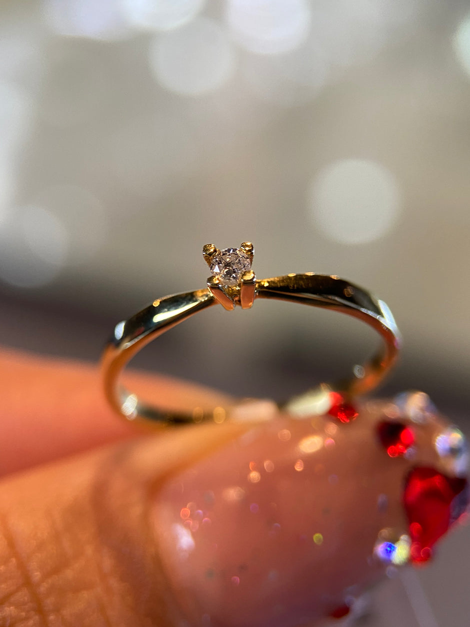 Anillo en Oro Amarillo de 14k con Diamante Natural .03cts  Mod: OF2145