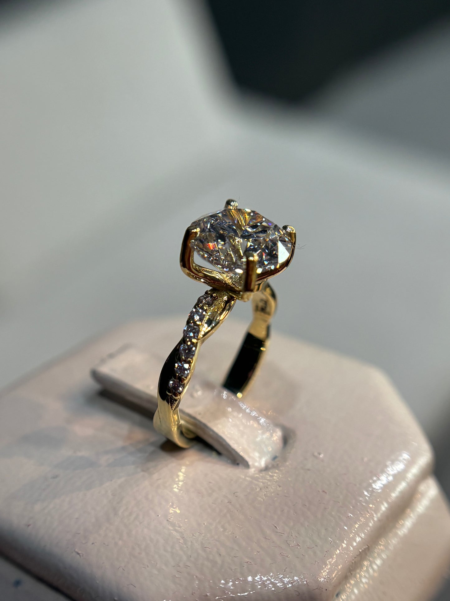 Anillo de compromiso en Oro