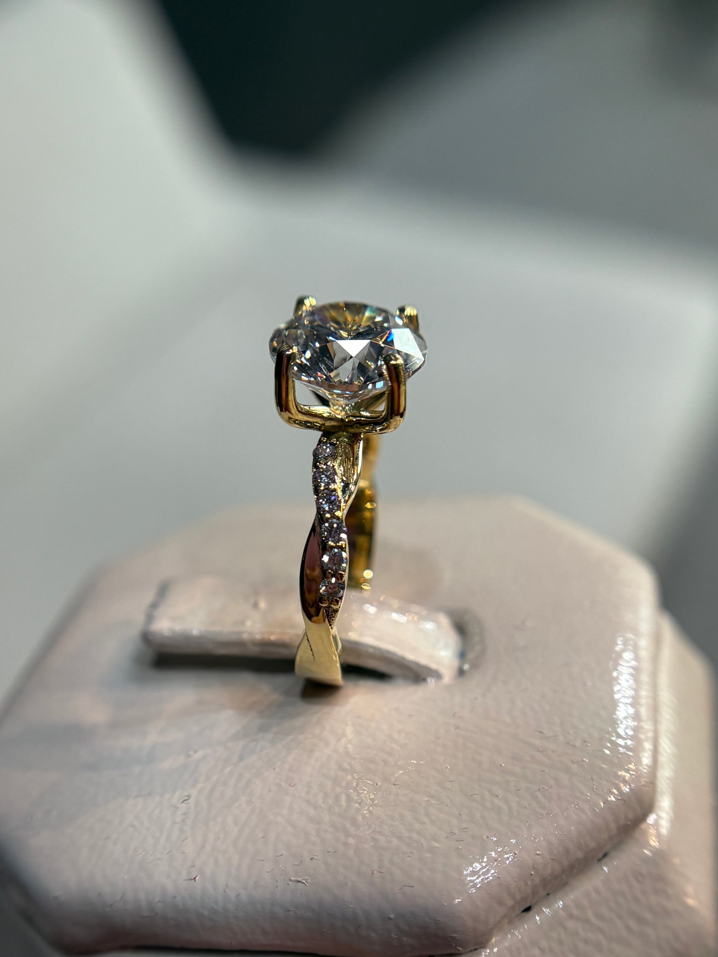 Anillo de compromiso en Oro