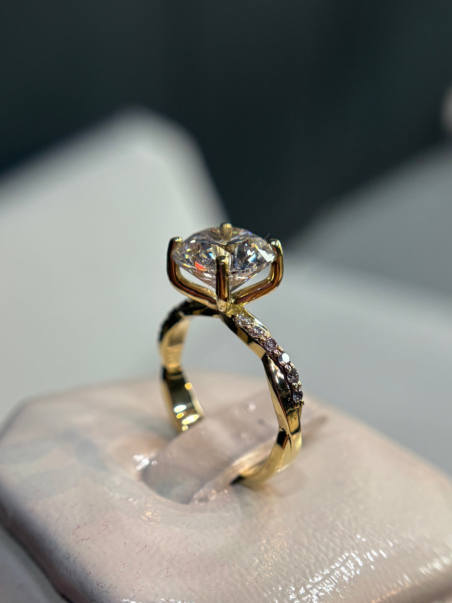 Anillo de compromiso en Oro