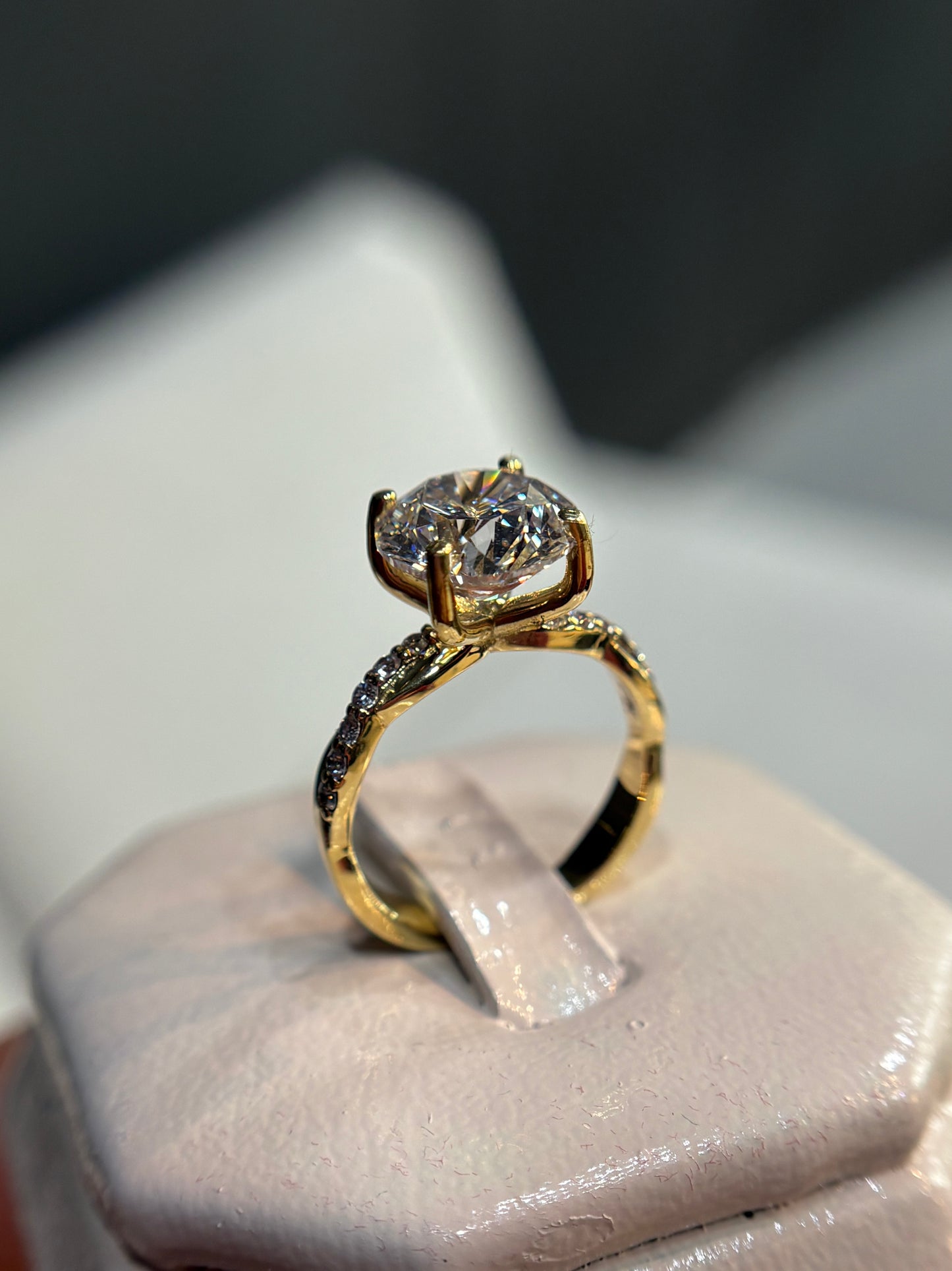 Anillo de compromiso en Oro