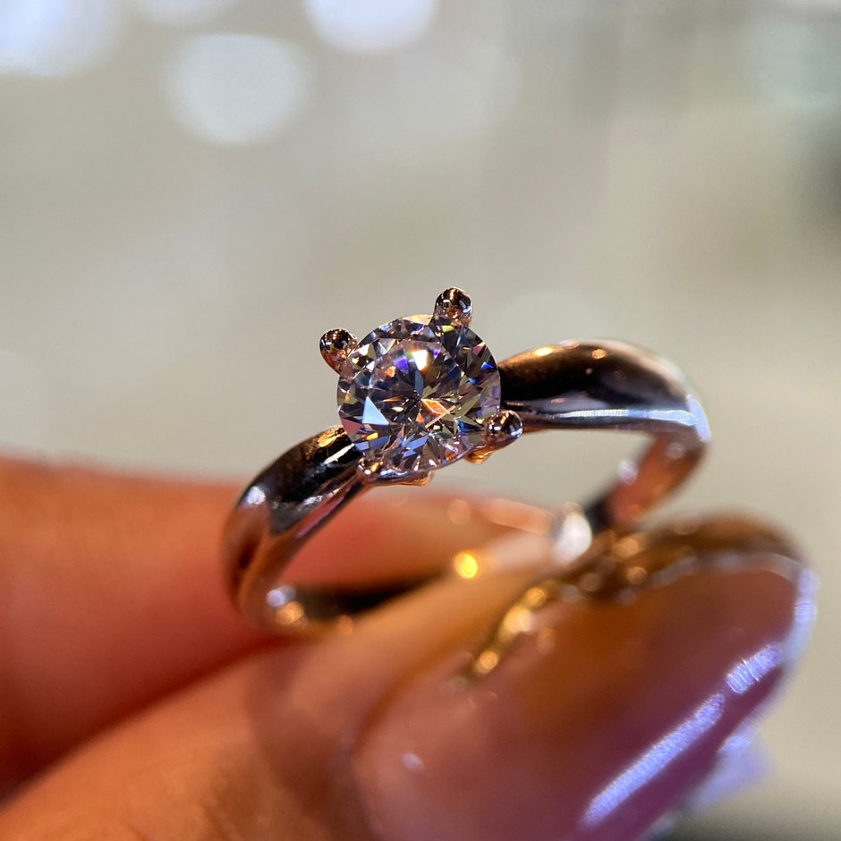 Anillo de compromiso en oro