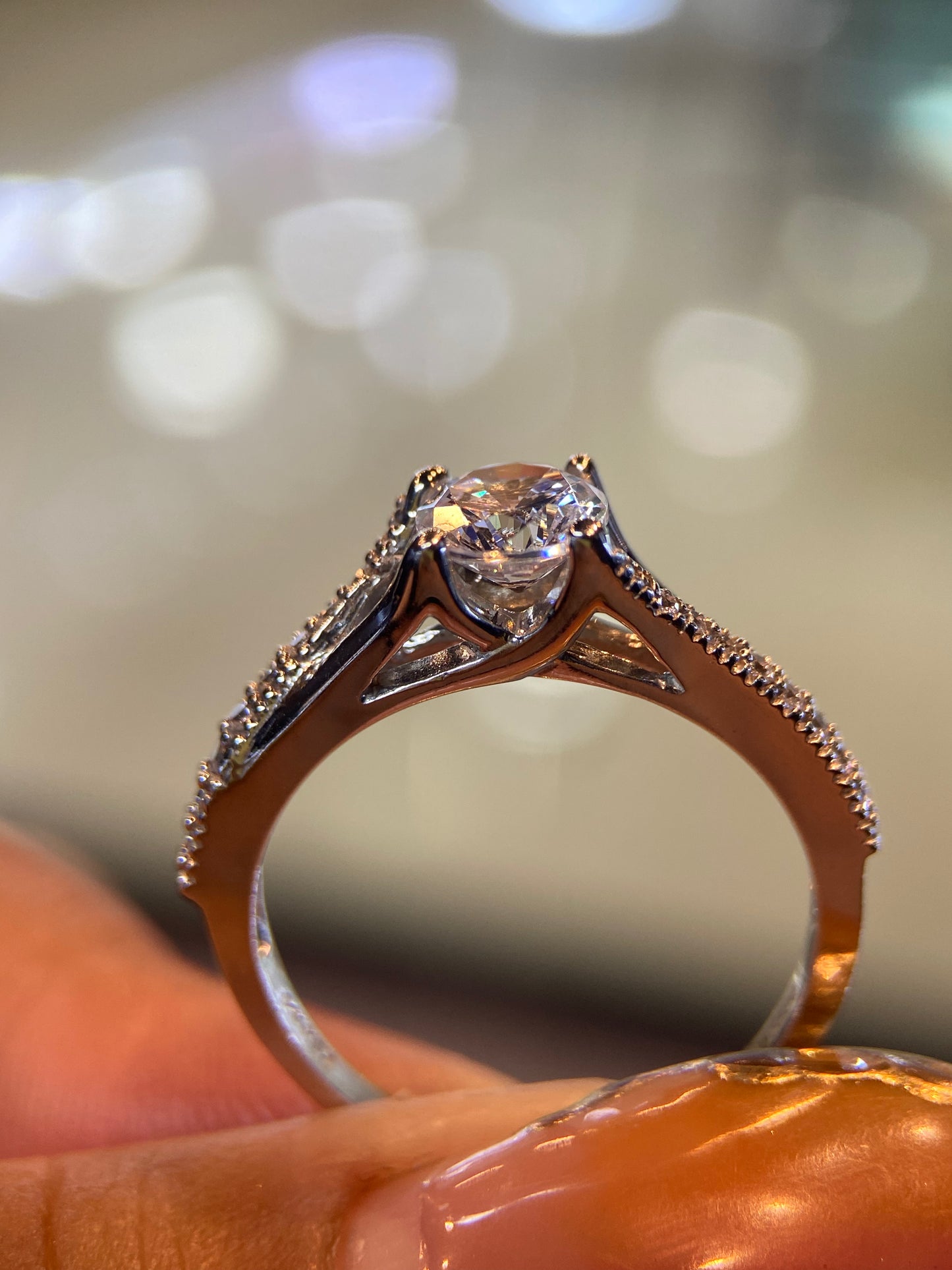 Anillo de compromiso en oro