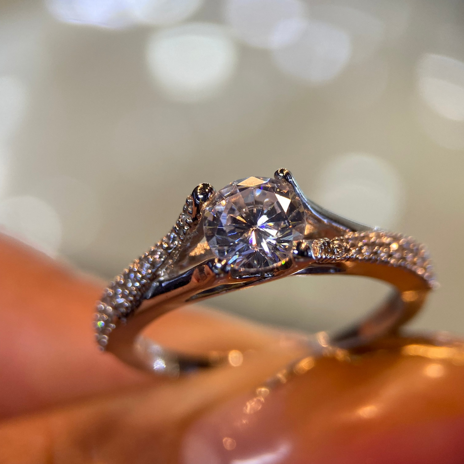 Anillo de compromiso en oro
