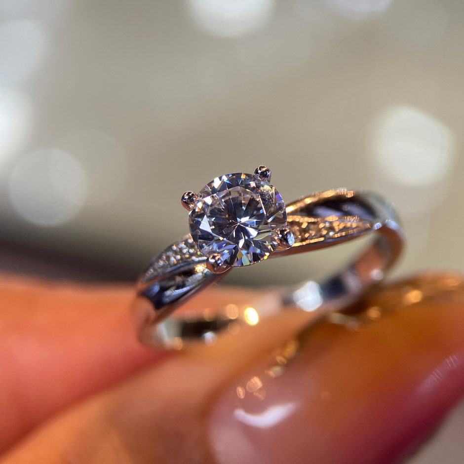 Anillo de compromiso en oro