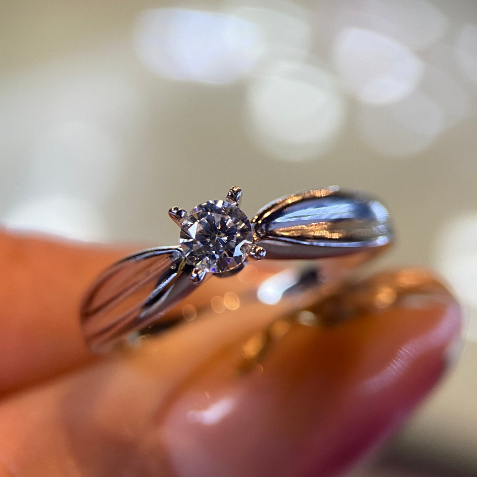 Anillo de compromiso en oro