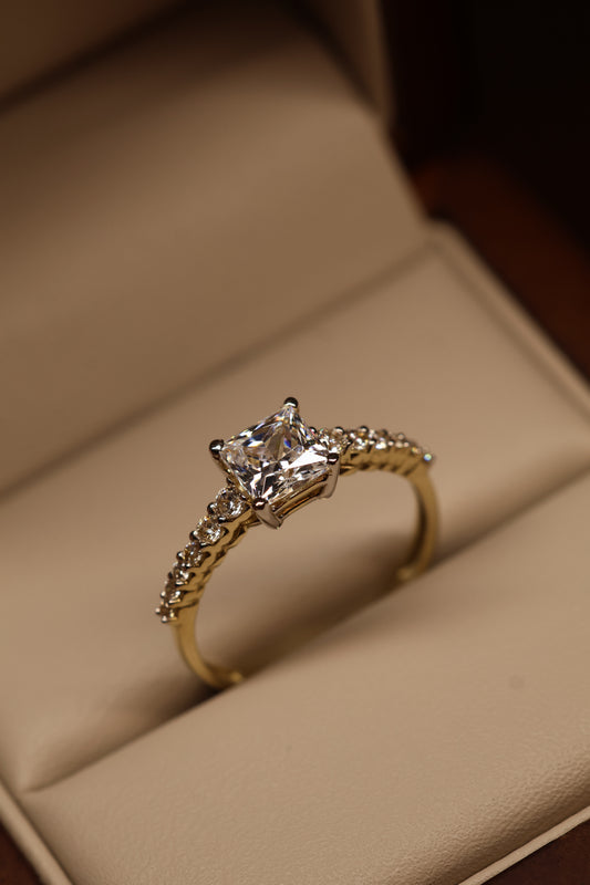 Anillo Violeta en Oro Amarillo 14k con Circonia Mod.15887