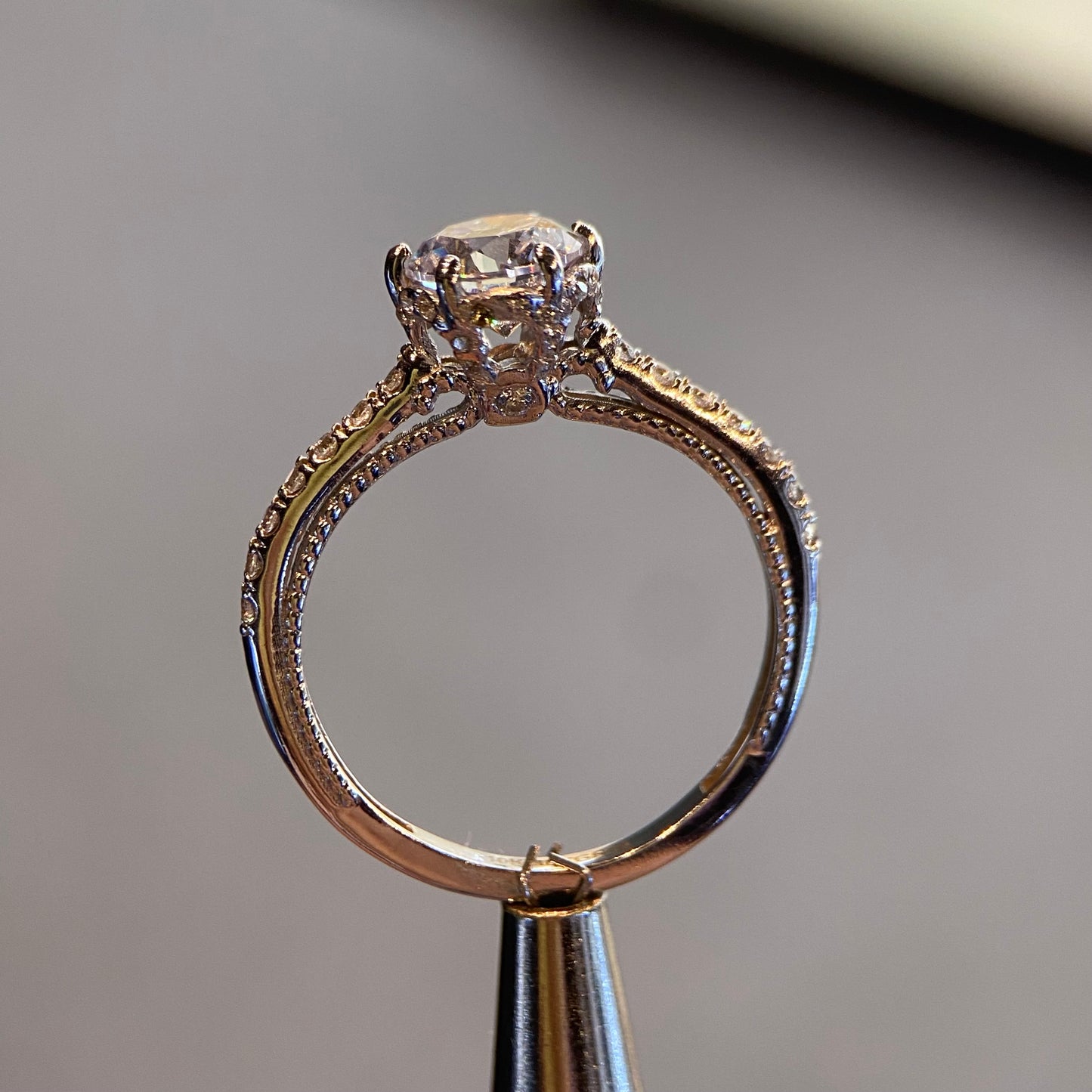 Anillo de compromiso en oro