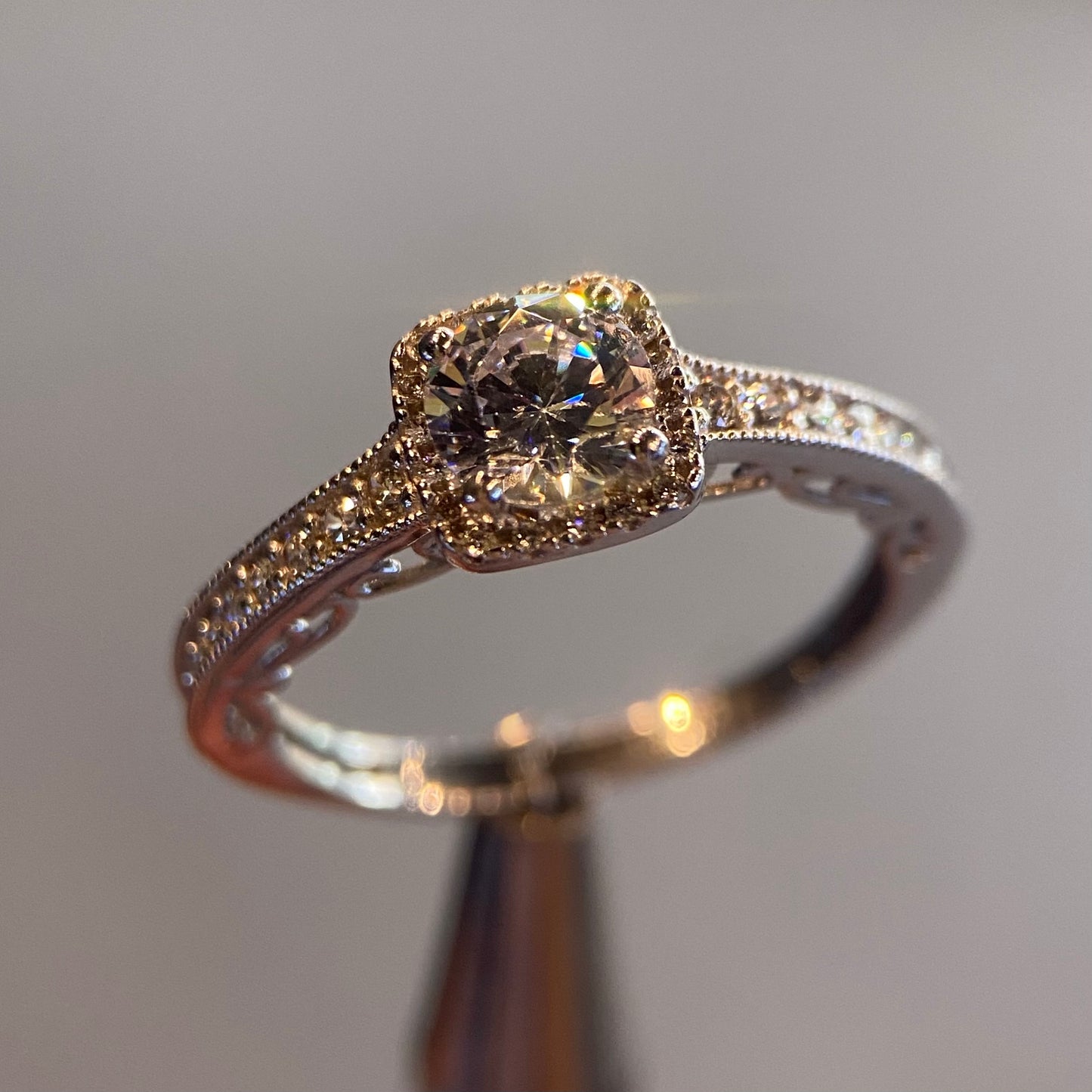 Anillo de compromiso en oro