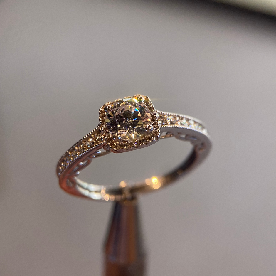 Anillo de compromiso en oro