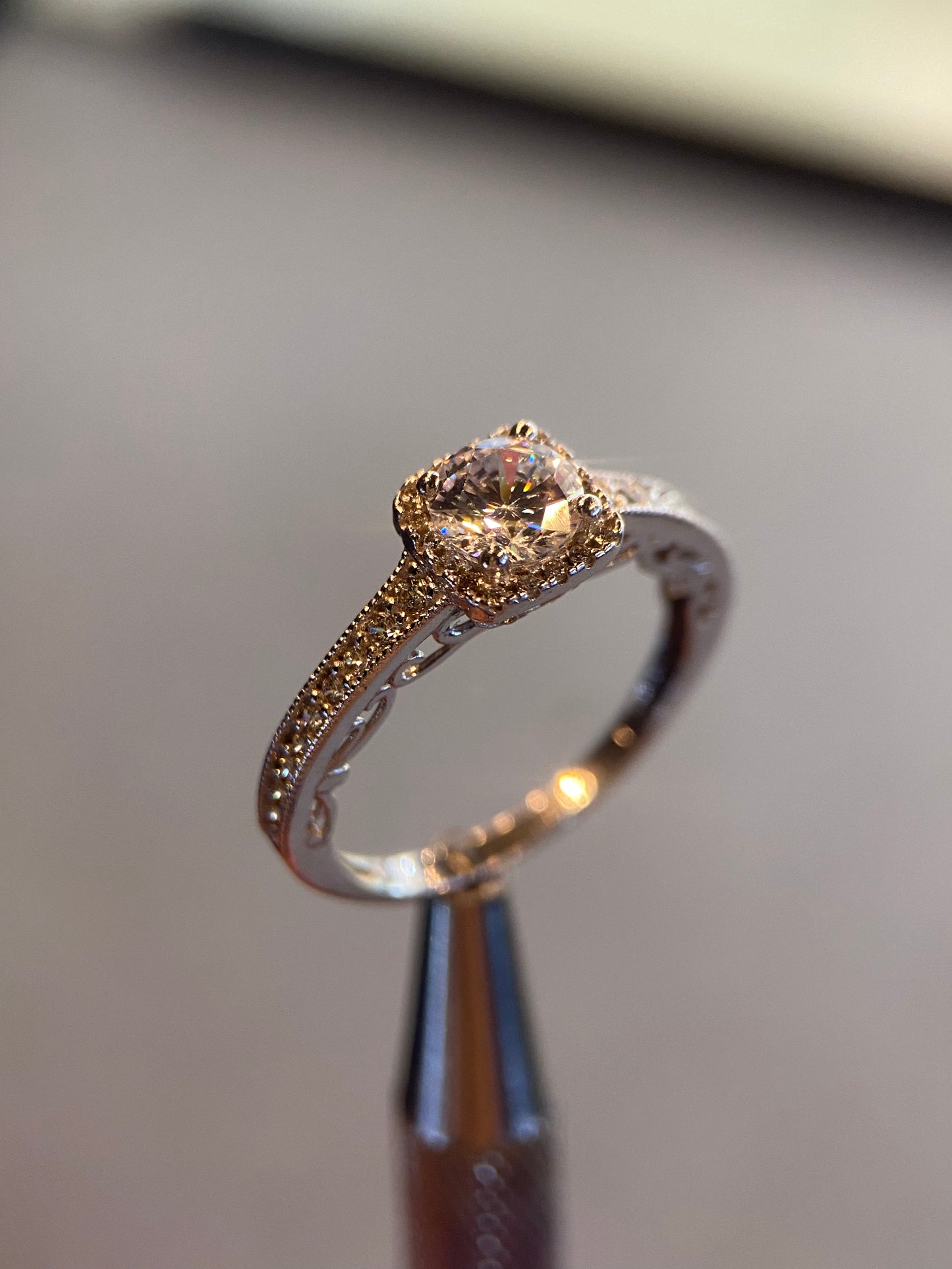 Anillo de compromiso en oro