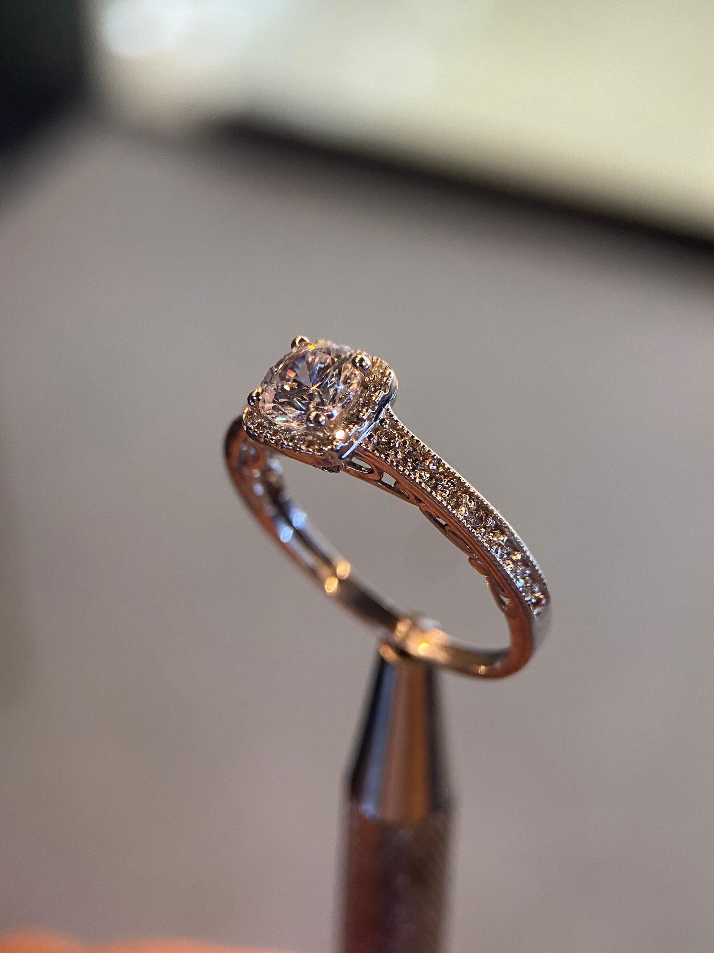 Anillo de compromiso en oro
