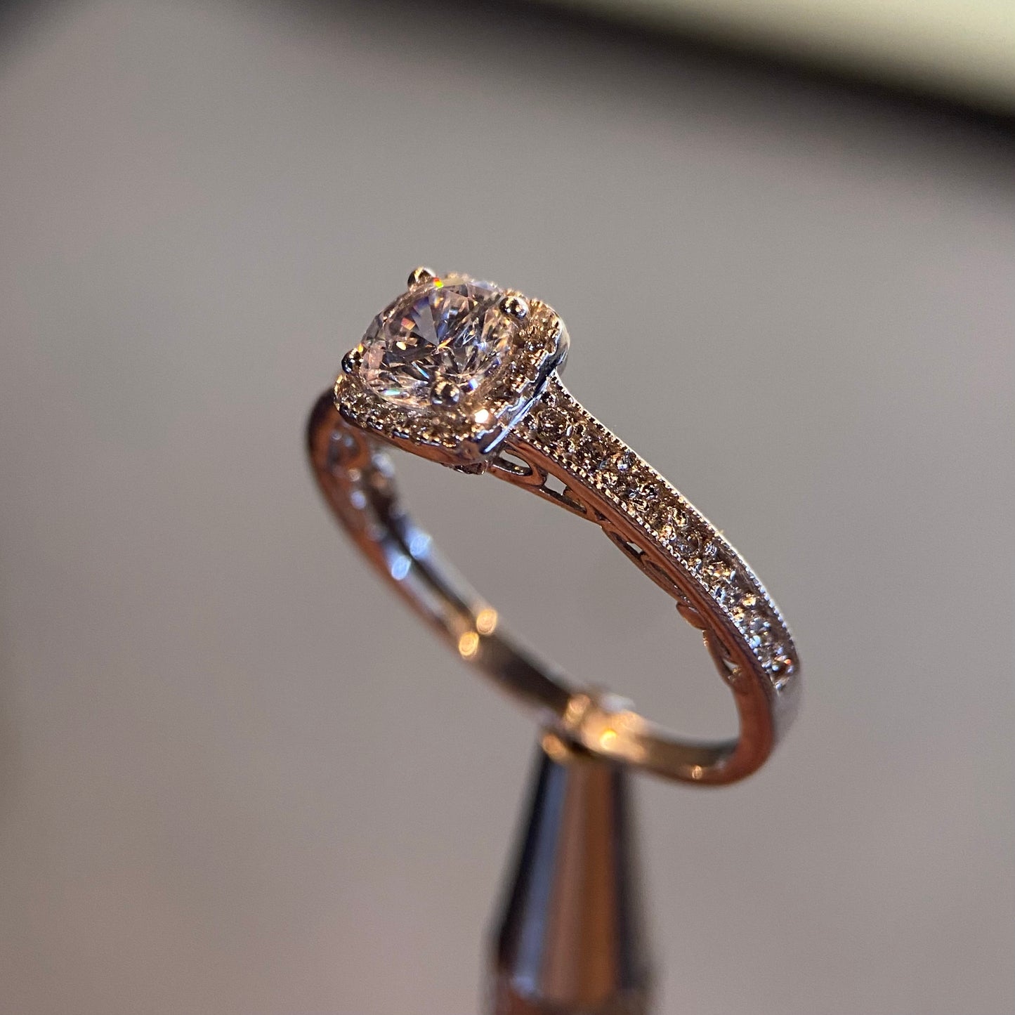 Anillo de compromiso en oro