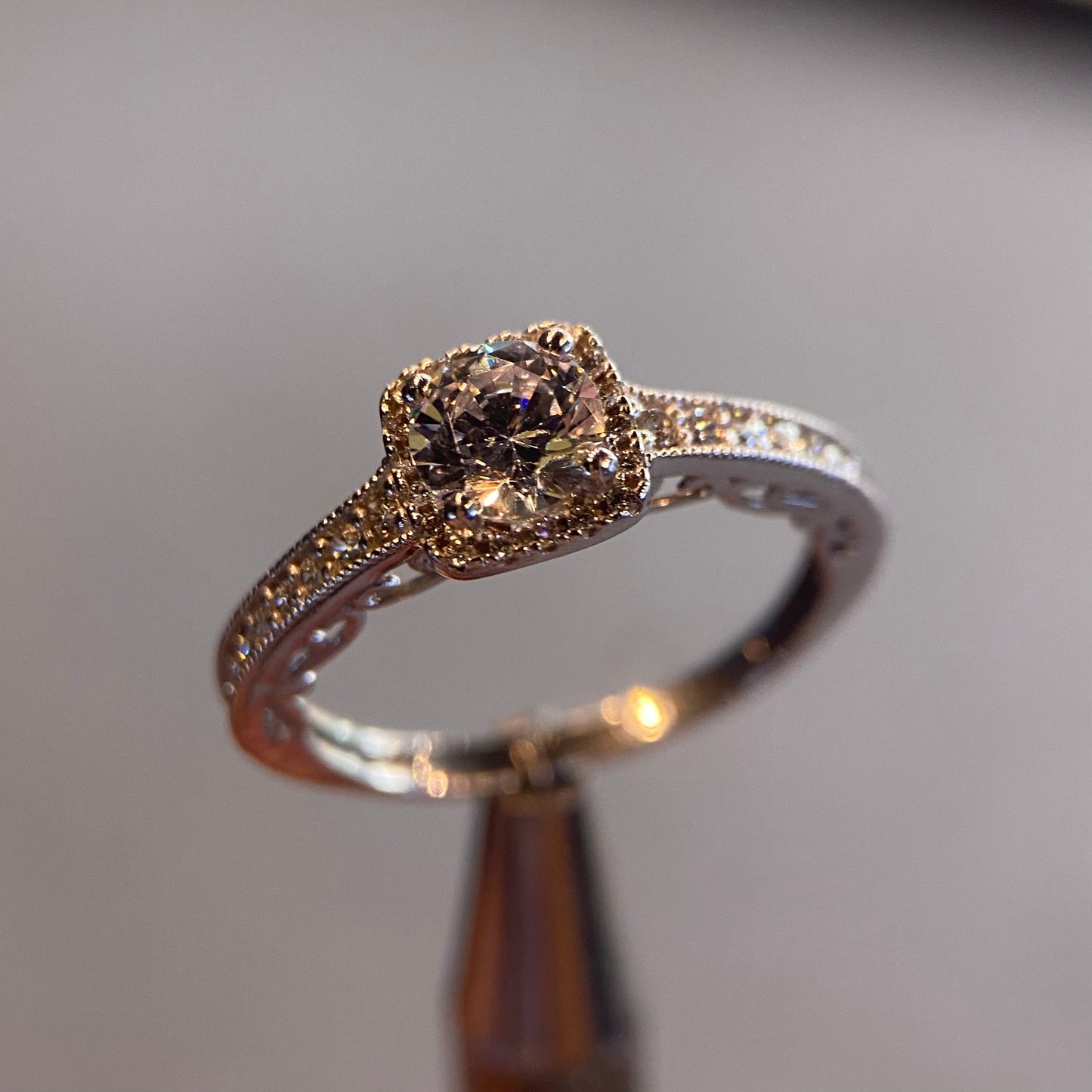 Anillo de compromiso en oro