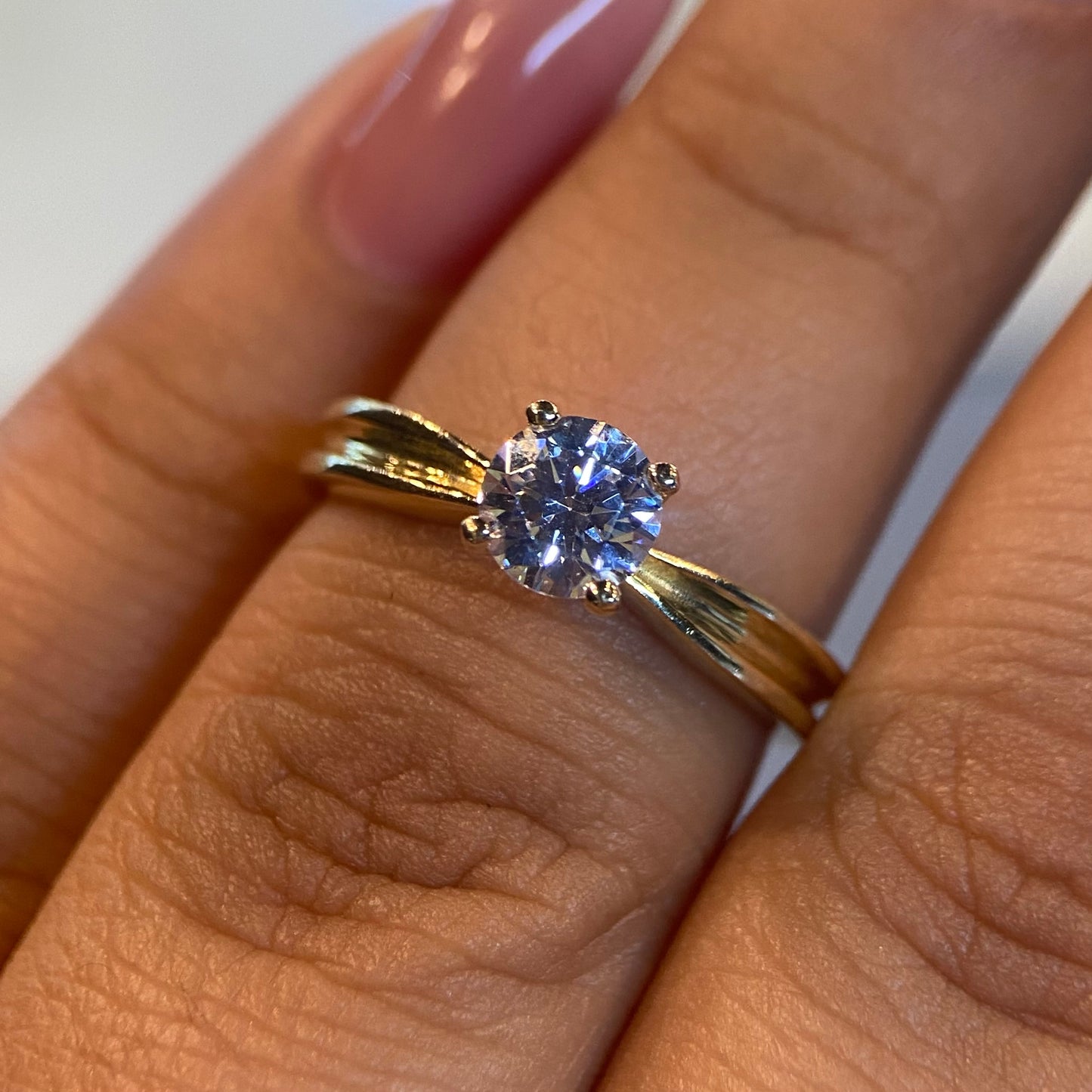 Anillo de compromiso en oro