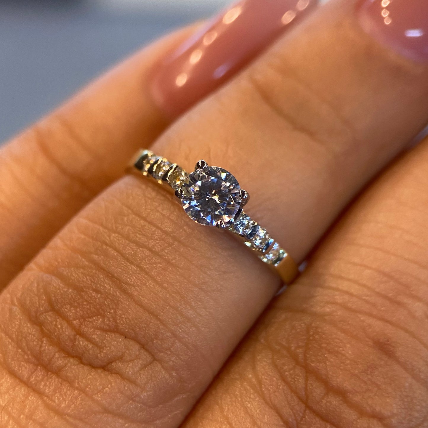 Anillo de compromiso en oro