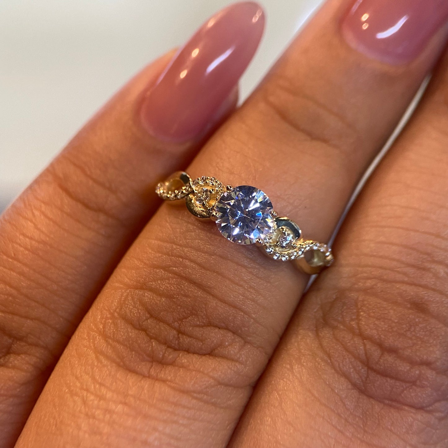 Anillo de compromiso en oro