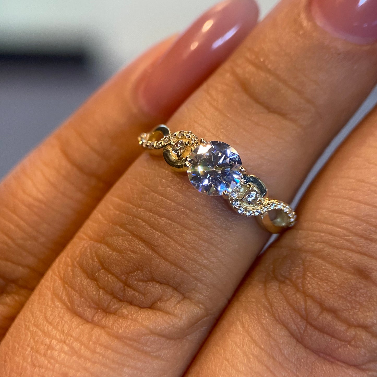 Anillo de compromiso en oro
