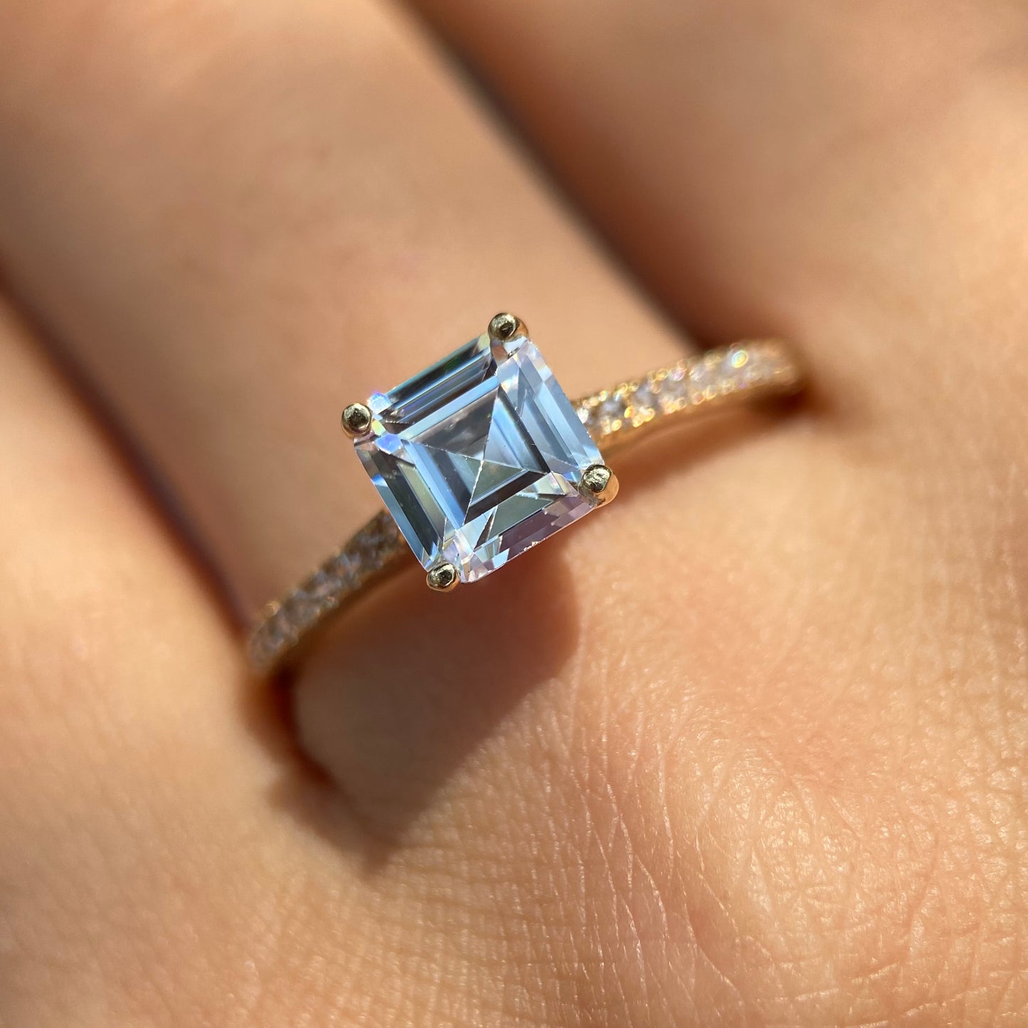 Anillo de compromiso en oro