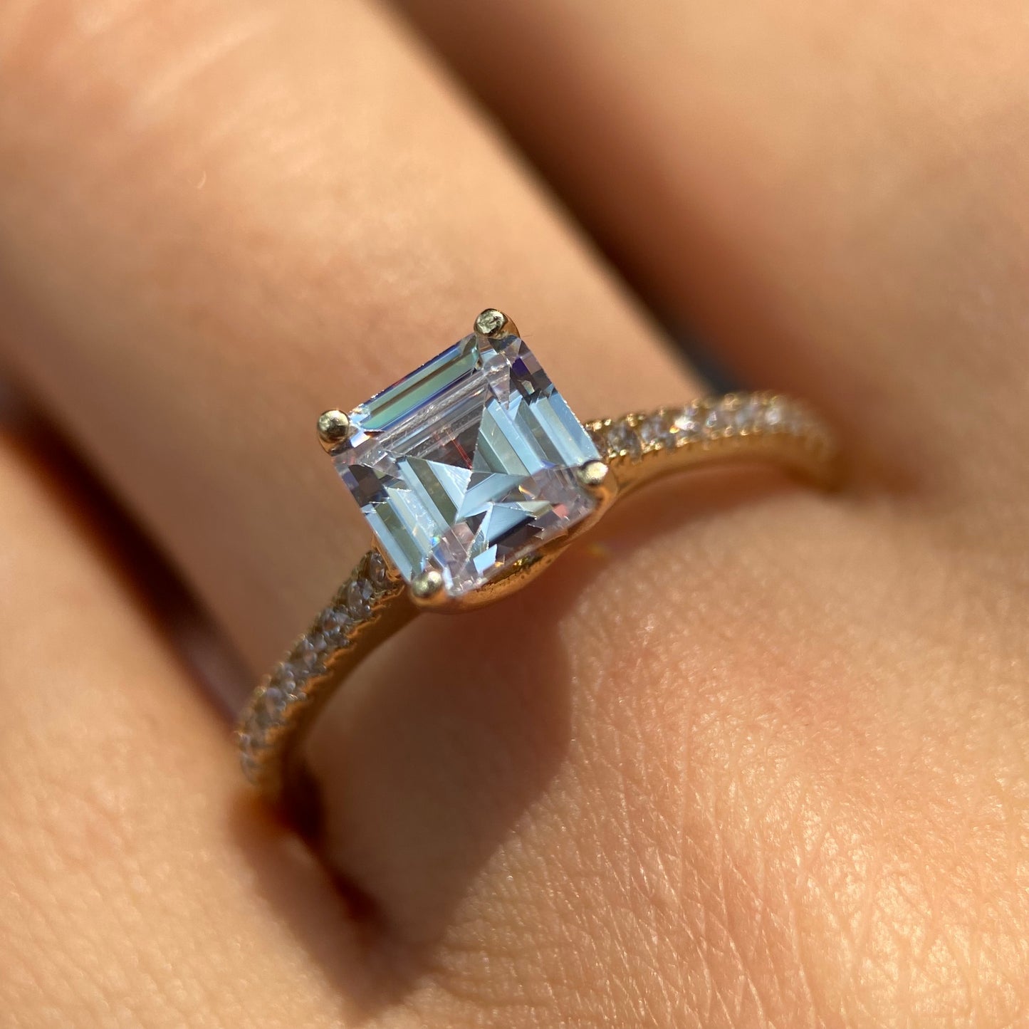 Anillo de compromiso en oro