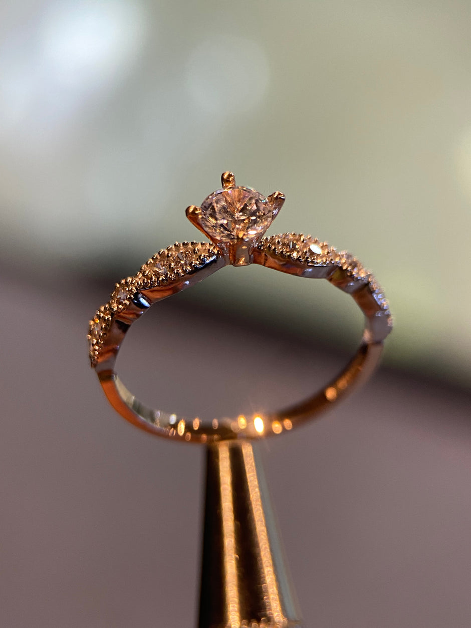 Anillo de compromiso en oro