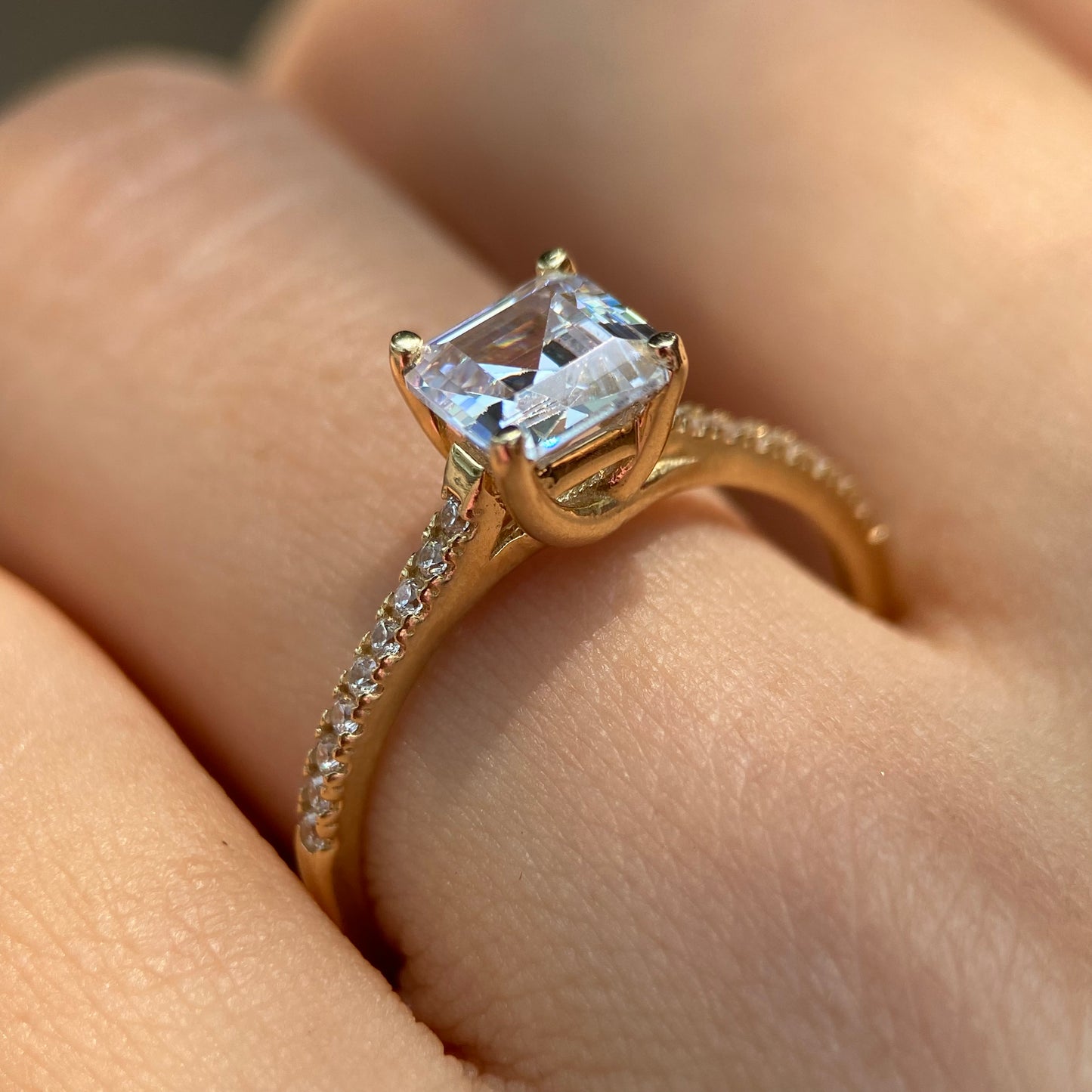 Anillo de compromiso en oro