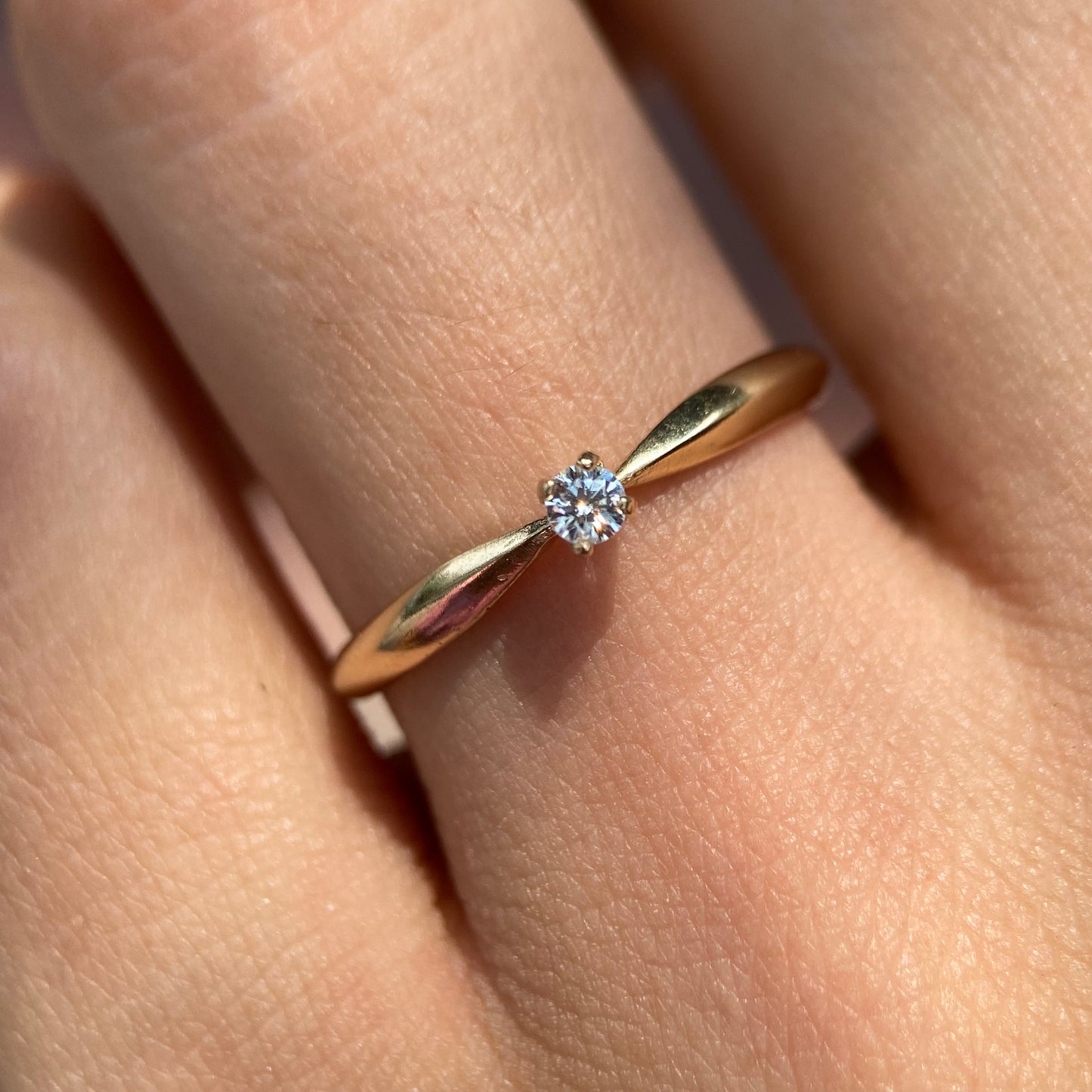 Ring in 10k yellow gold with zirconia Cod: MAN278