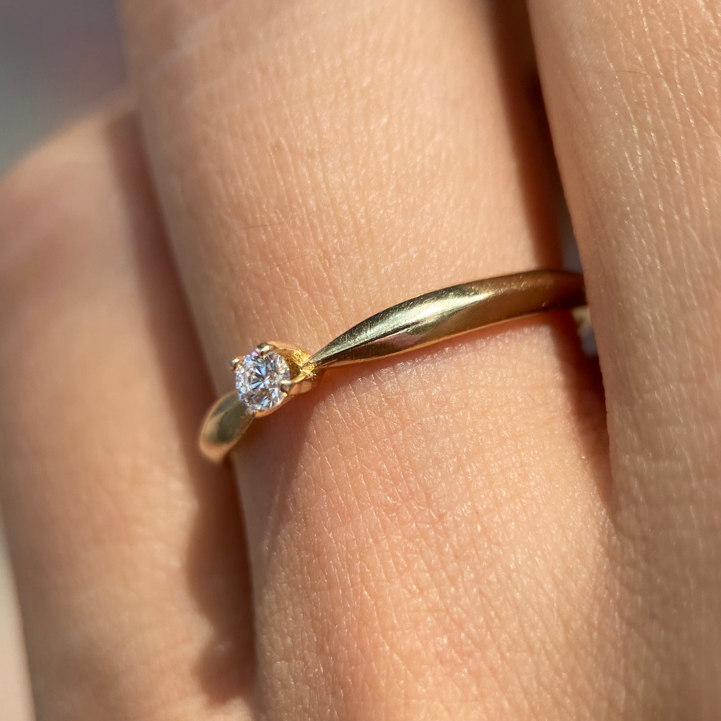 Ring in 10k yellow gold with zirconia Cod: MAN278