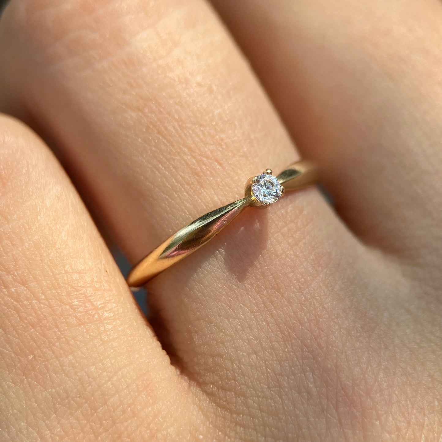 Ring in 10k yellow gold with zirconia Cod: MAN278