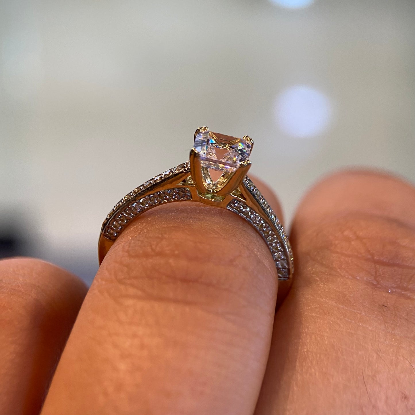 Anillo de compromiso en oro