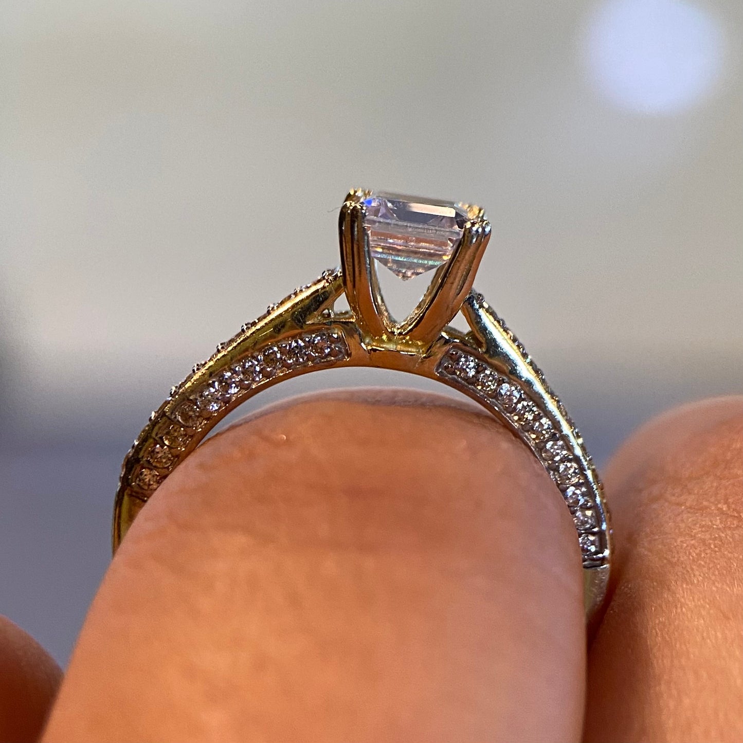 Anillo de compromiso en oro