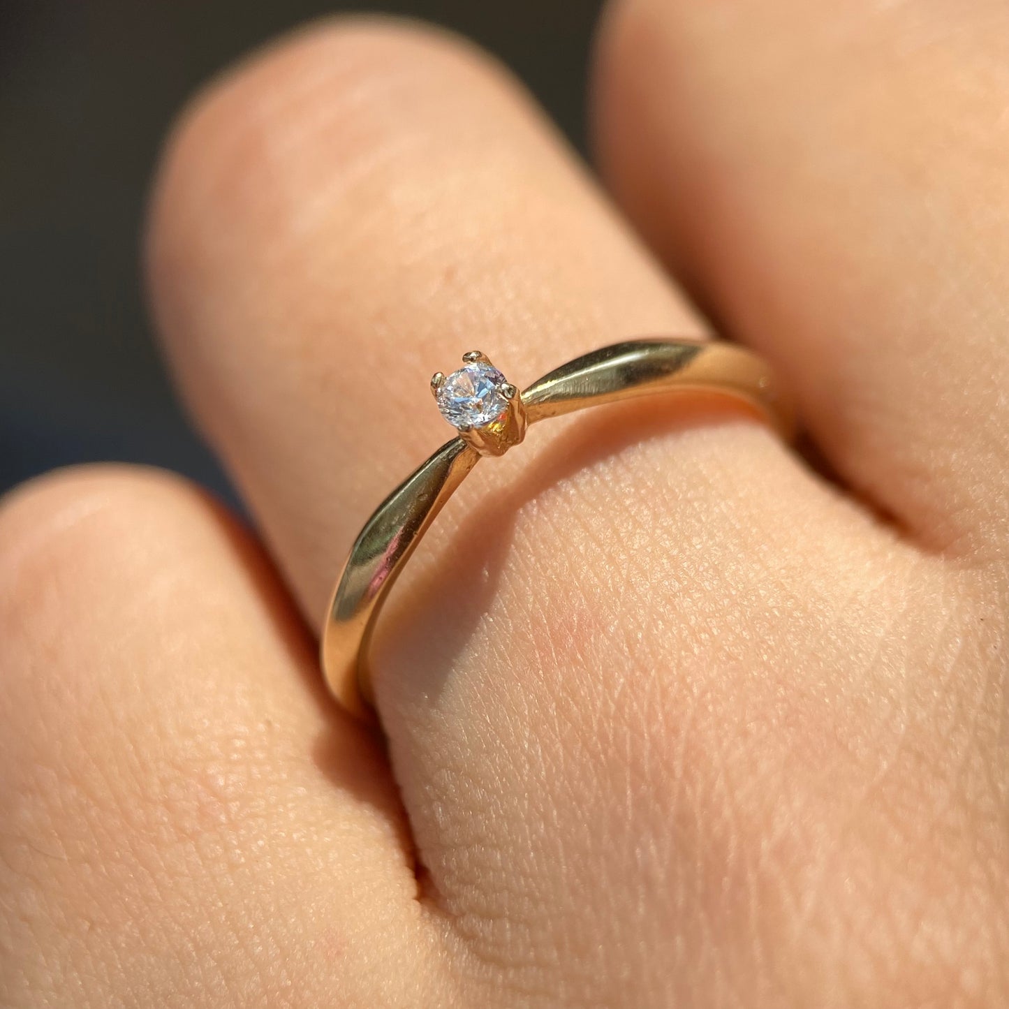 Ring in 10k yellow gold with zirconia Cod: MAN278