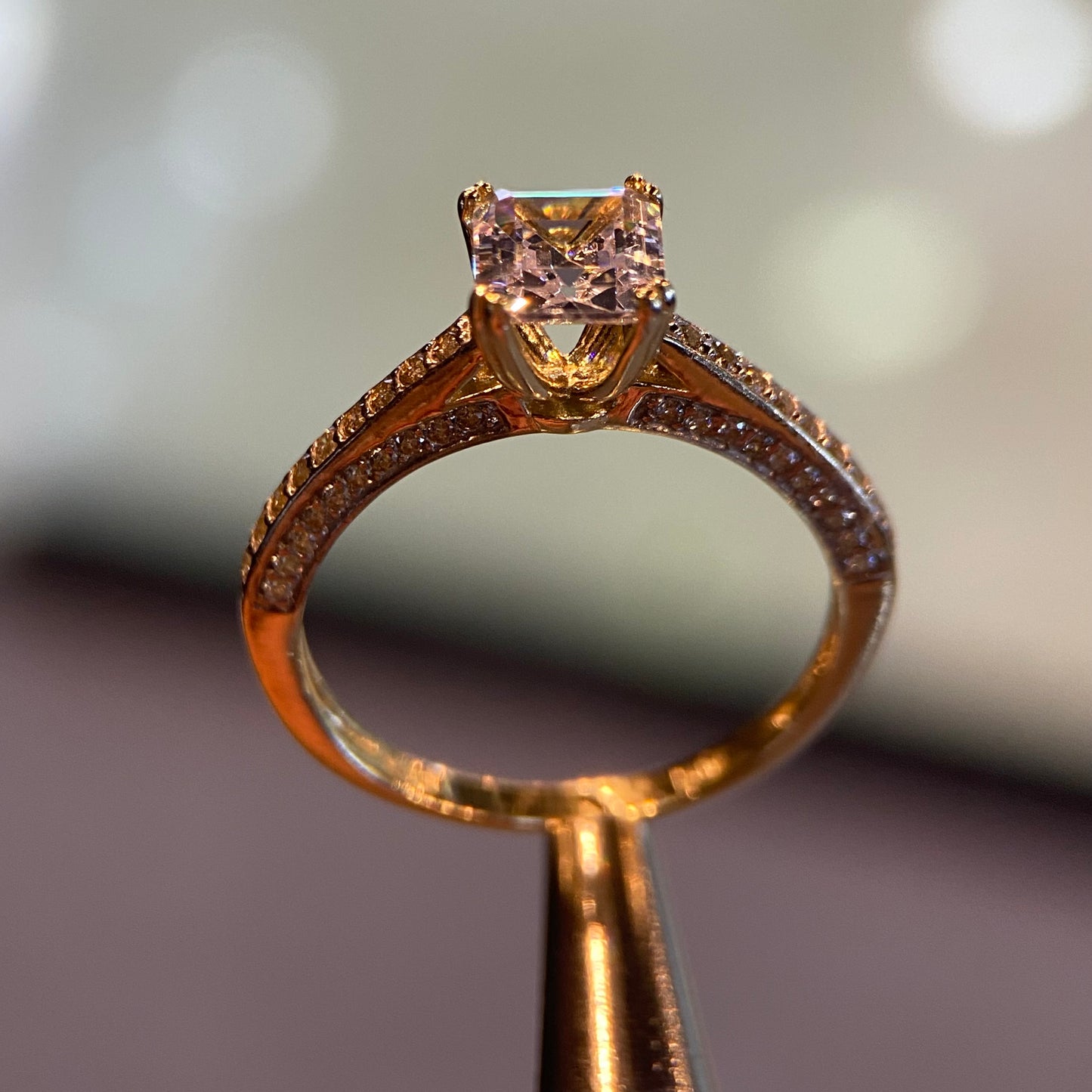 Anillo de compromiso en oro