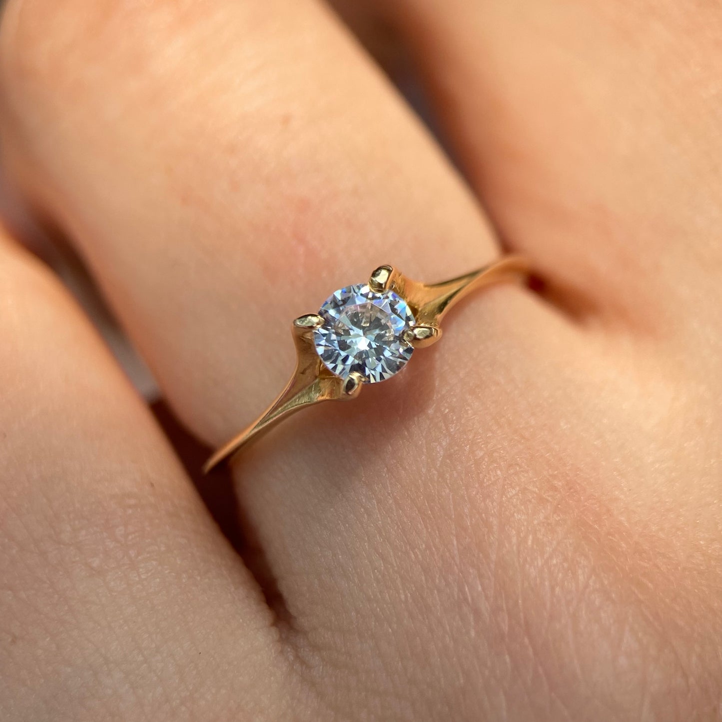 Anillo de compromiso en oro