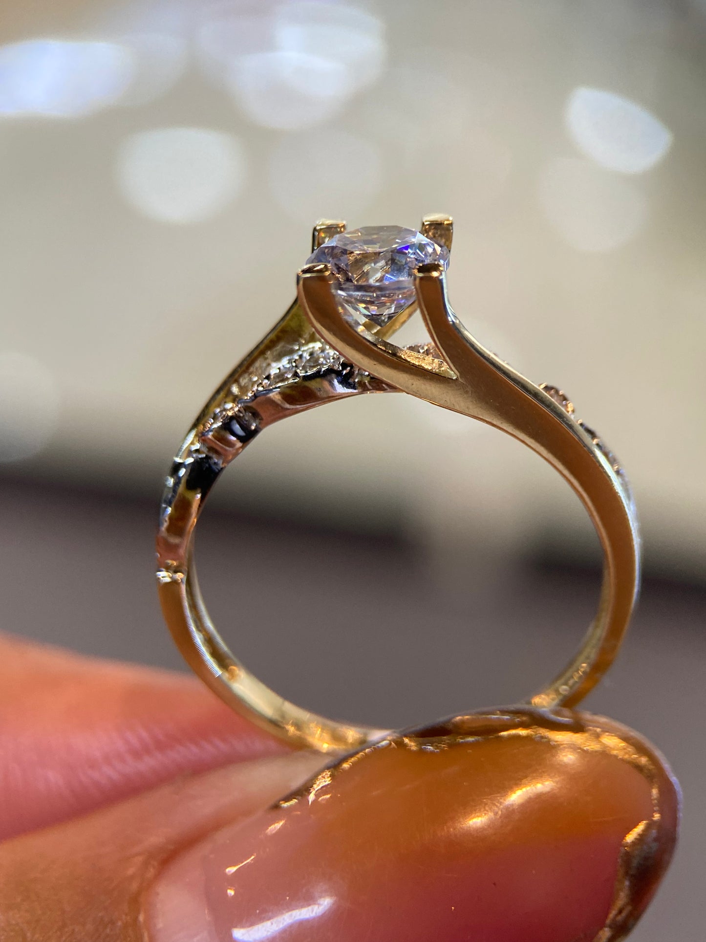 Anillo de compromiso en oro