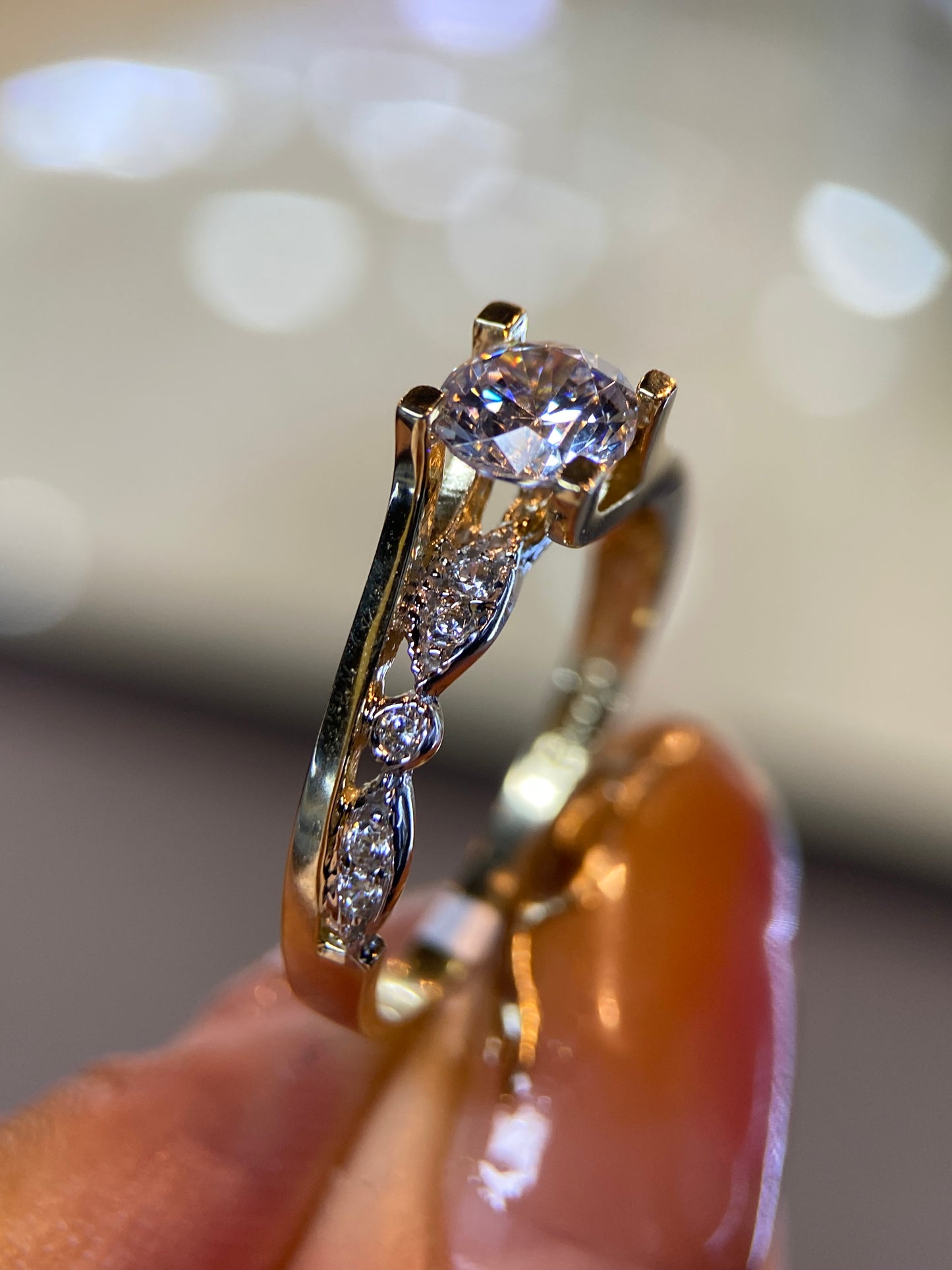 Anillo de compromiso en oro