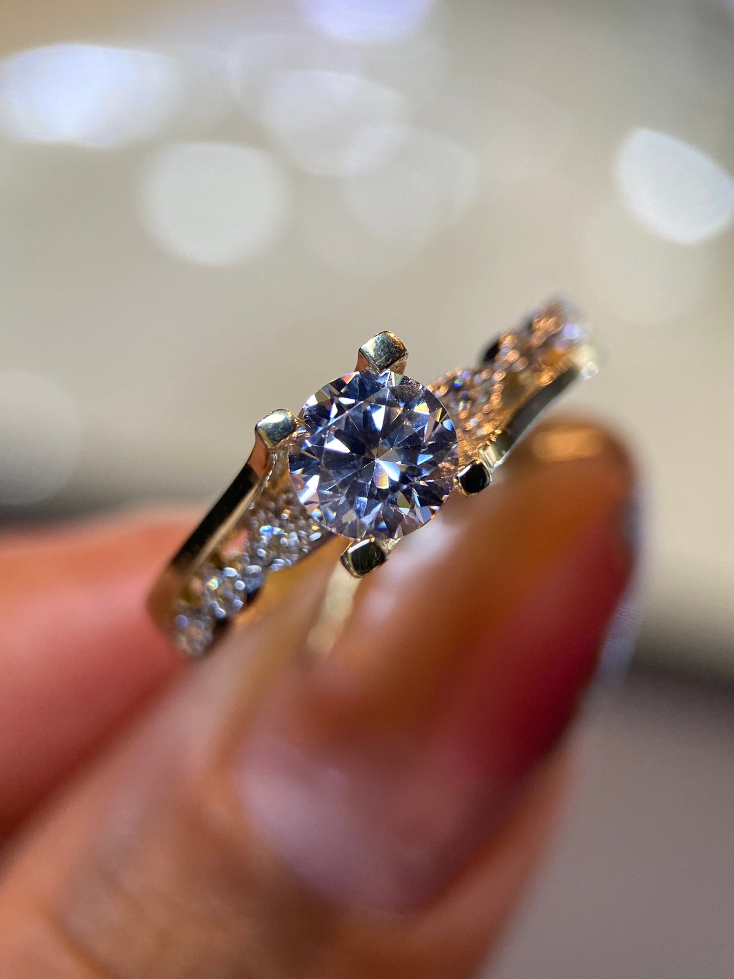 Anillo de compromiso en oro