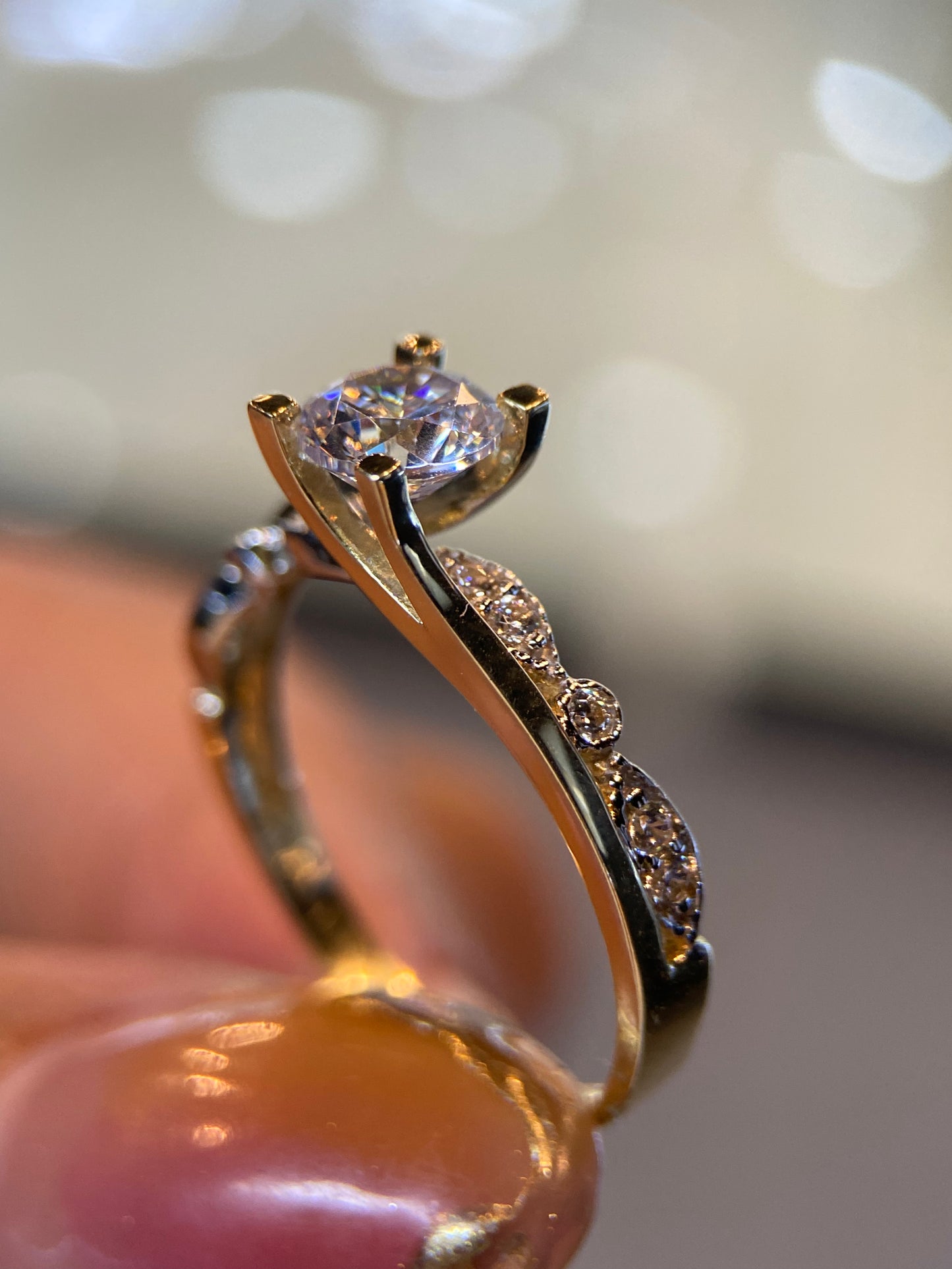 Anillo de compromiso en oro