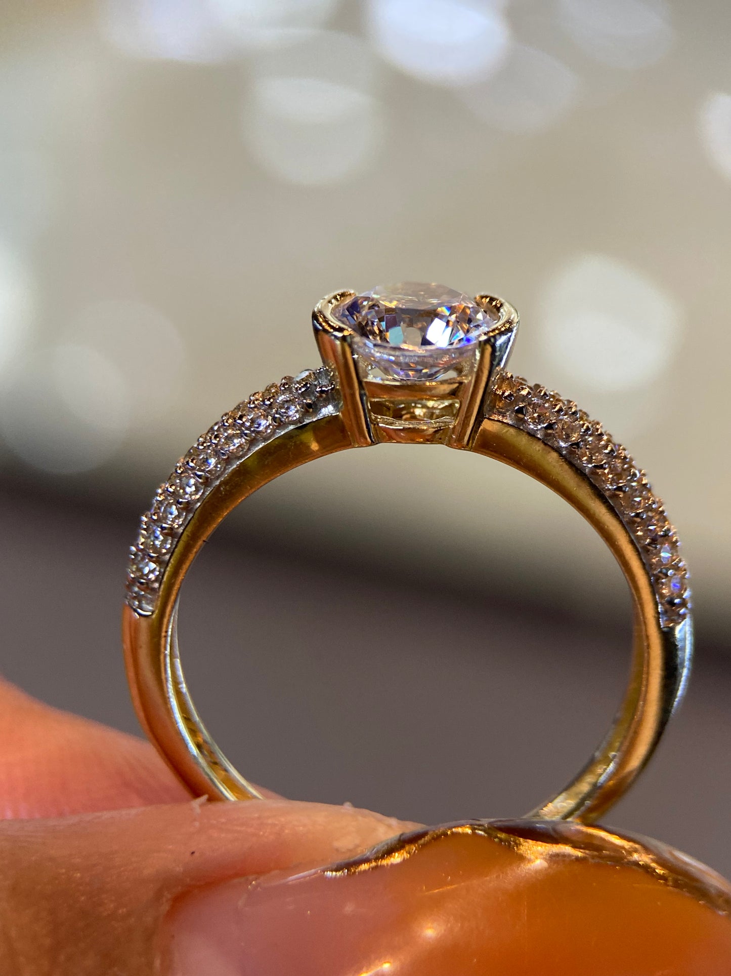 Anillo de compromiso en oro