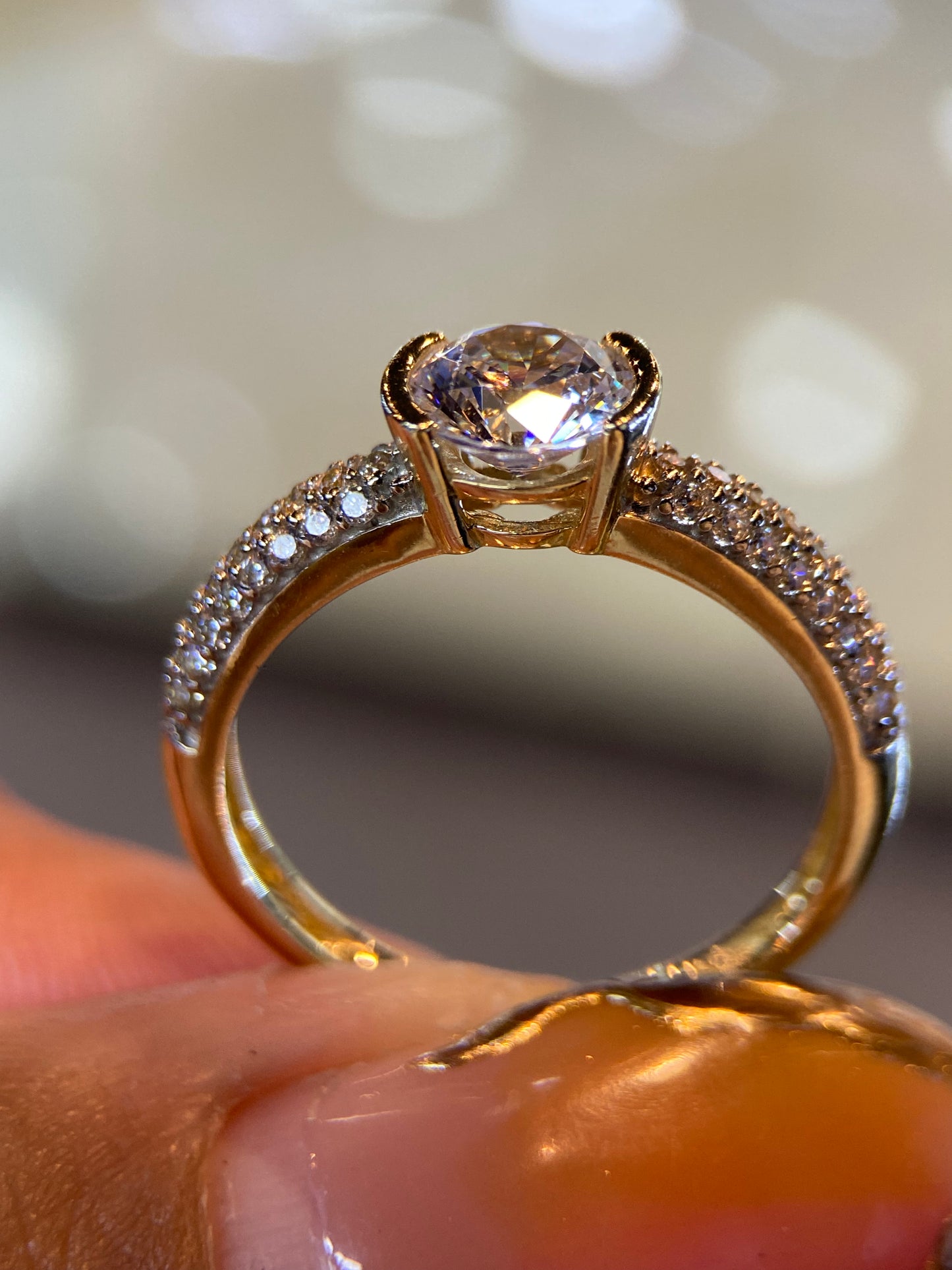 Anillo de compromiso en oro