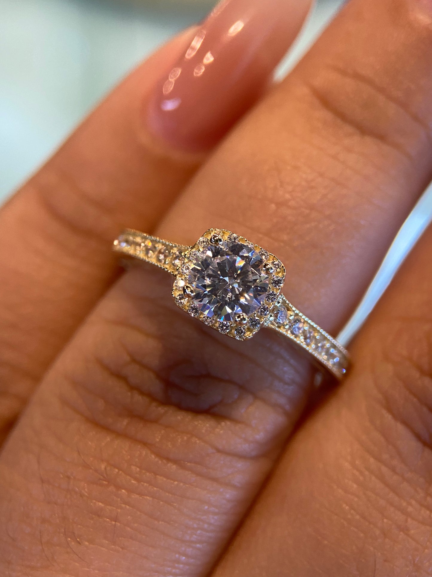 Anillo de compromiso en oro